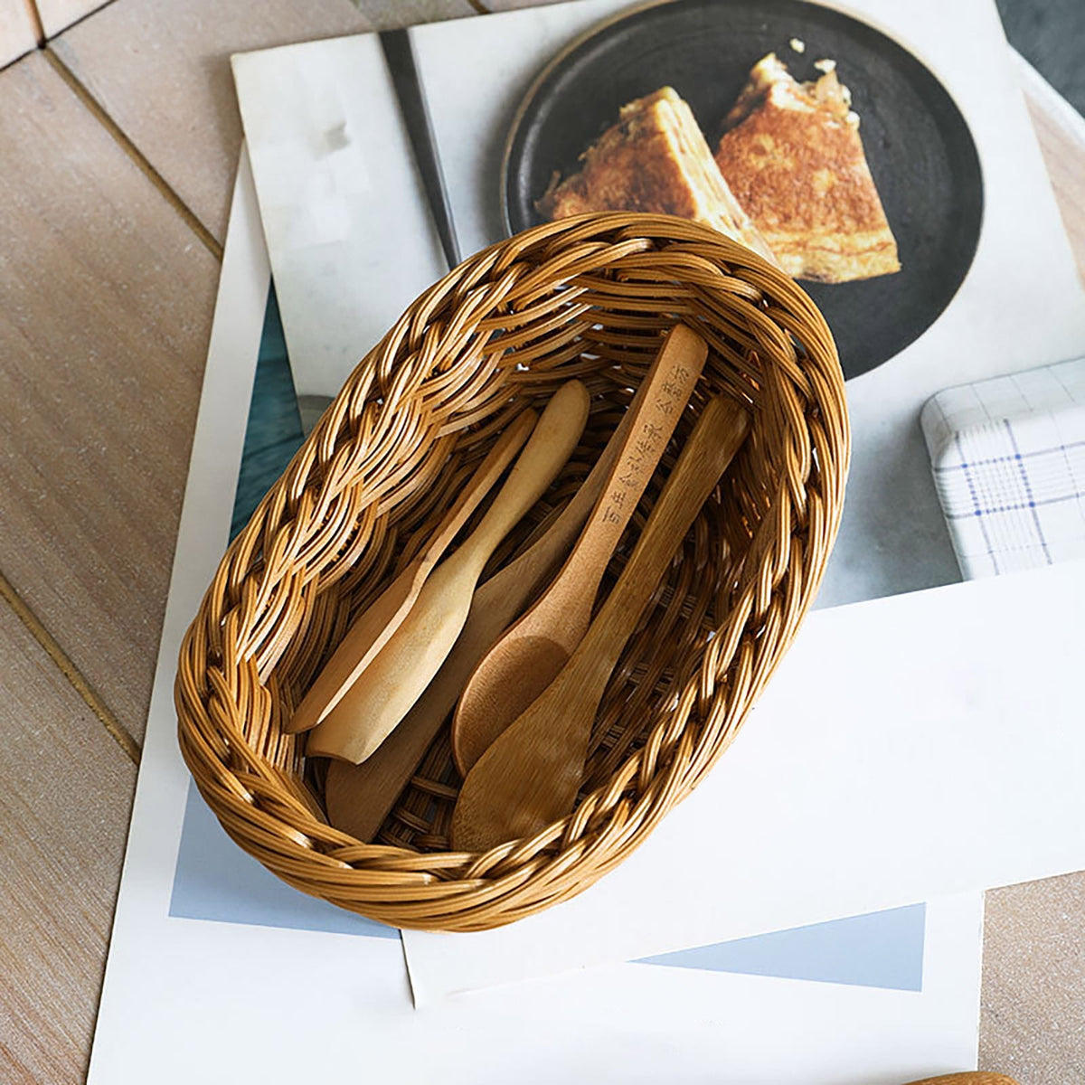 Woven Breads Baskets, Oval Small Fruit Baskets, Stackable Plastic Wicker Baskets for Serving Vegetables, Kitchen, Restaurant, Outdoor, Imitation Rattan, 1 Pcs, 7.48x5.11x2.75 7.48" x 5.11" x 2.75" Brown