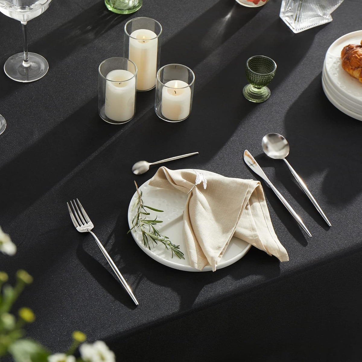 Table Cloth 60x102 Inch Black Tablecloth for 6 Foot Table Washable Polyester Rectangle Tablecloth for Buffet Table, Parties, Holiday Dinner, Wedding