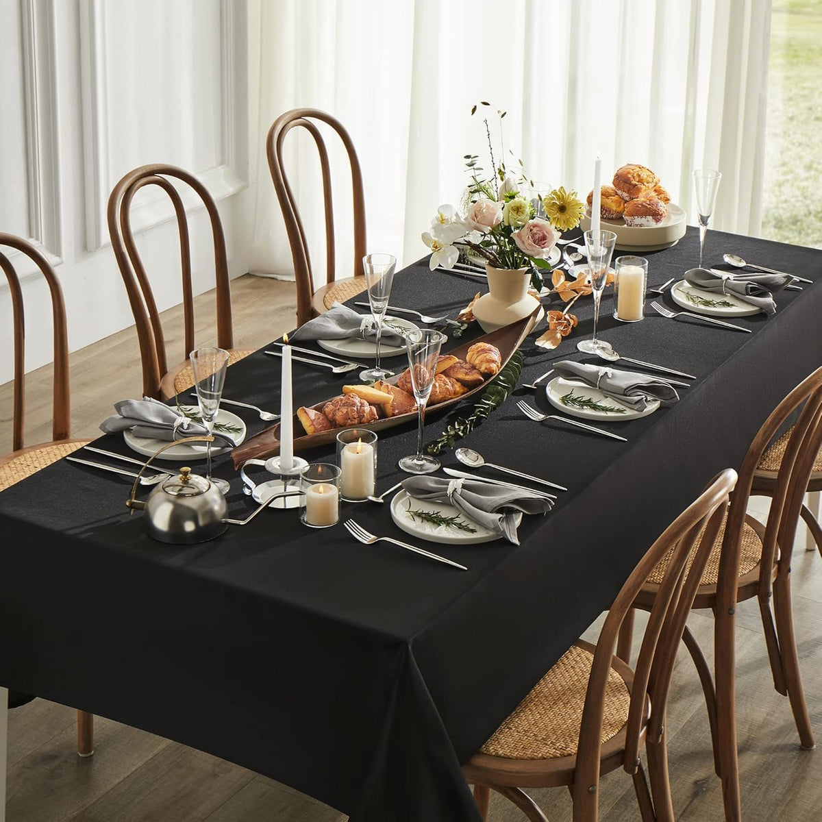 Table Cloth 60x102 Inch Black Tablecloth for 6 Foot Table Washable Polyester Rectangle Tablecloth for Buffet Table, Parties, Holiday Dinner, Wedding