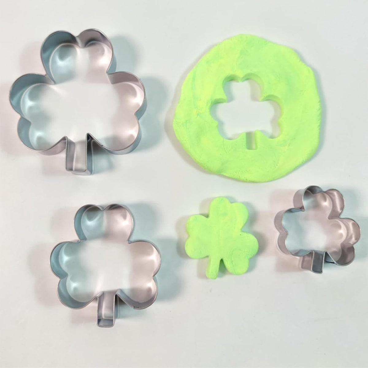 3Pcs St. Patrick’s Day Shamrock Cookie Cutter Set, Metal Clover Cookie Cutter Set for Baking, Stainless Steel Biscuit Cutters for Irish Holiday Party Supplies